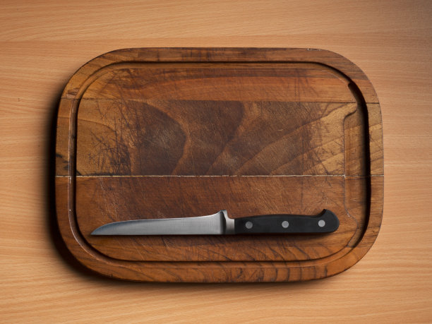 木切面包板与不锈钢刀图片下载