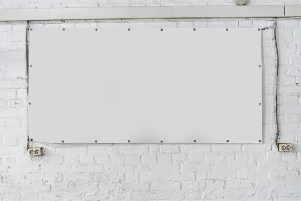 白砖墙上的白色横幅作为设计的一个很好的模型图片下载