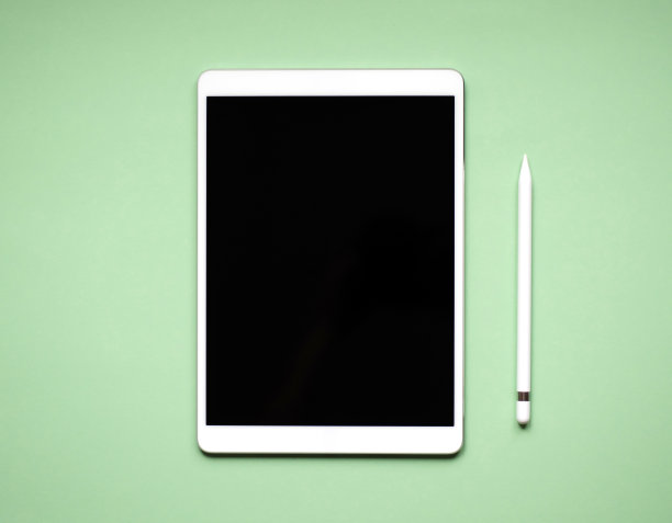 白色的平板躺在纯色的背景。图片下载