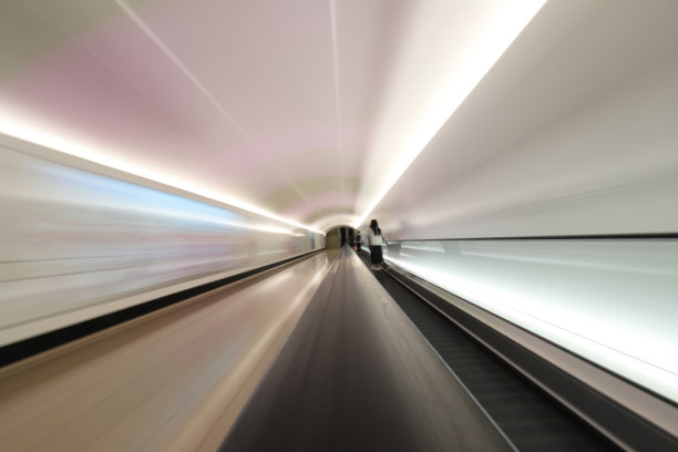 隧道灯的移动短处图片下载