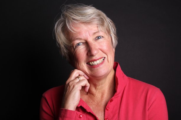 年长的白人女人图片下载