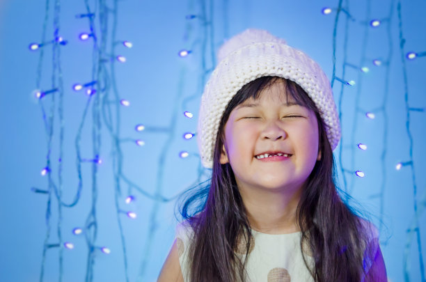 亚洲可爱小女孩的肖像图片下载