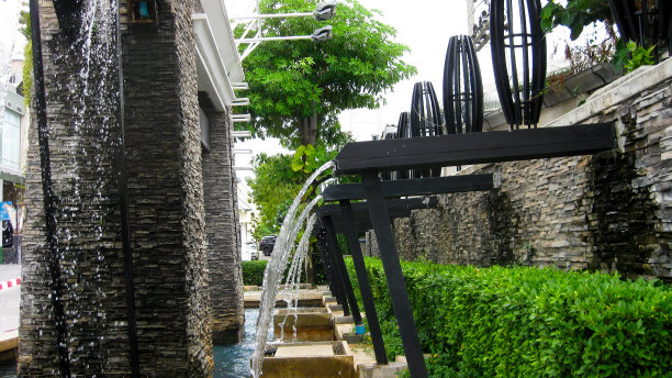 华欣市中心的现代喷泉图片下载