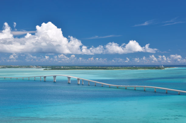 Irabu大桥(Irabu Bridge)连接Irabu岛和宫古岛。图片下载