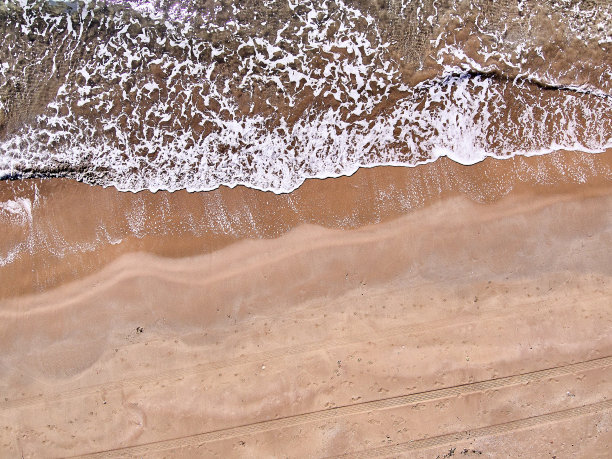 格兰内利海滩的鸟瞰图，一个在西西里的海边的地方图片下载