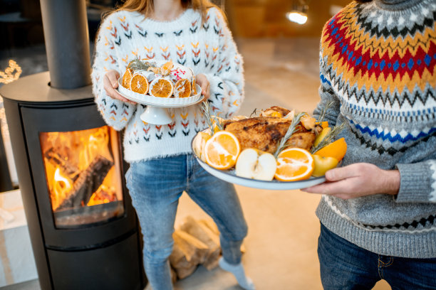 在室内举行圣诞大餐图片下载