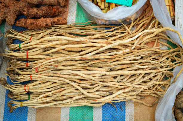 来自自然树根的草药从老挝亚洲出售图片下载