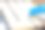 特写照片清洁键盘与白色键与蓝色刷子图片下载