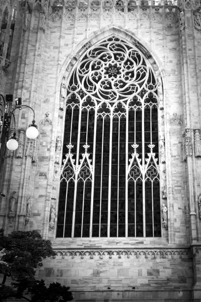 在意大利米兰市发现的历史教堂的外景，欧洲图片下载