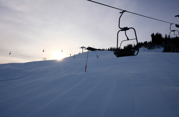 冬天在Kitzbühel阿尔卑斯山，蒂罗尔，奥地利图片下载