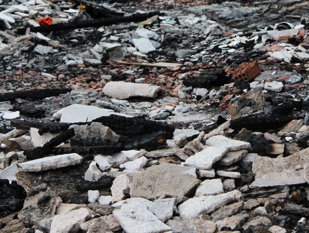 壁炉燃烧的房子图片下载