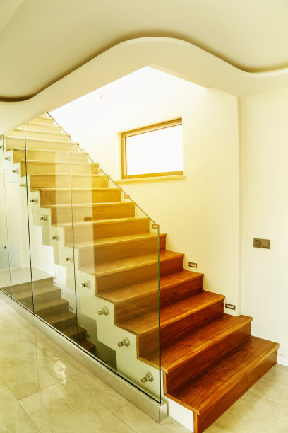 屋内的现代木楼梯图片下载