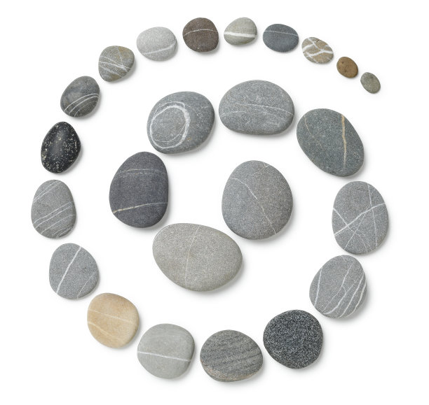 螺旋排列的鹅卵石图片下载