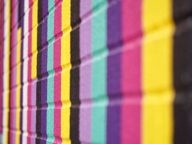 彩色条纹墙图片下载