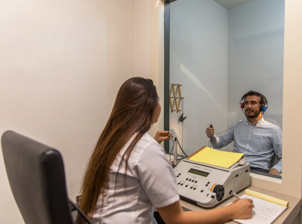 听力测试-听力测试-听力学家-听力计-耳朵测试图片下载