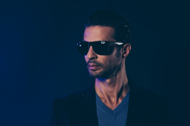 自信的女士特写图片下载