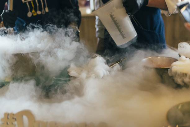 用液氮自制冰淇淋图片下载