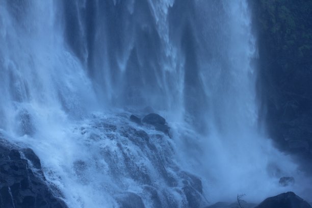 Dambri瀑布。在越南度假。图片下载