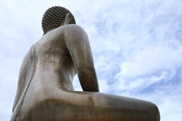 黄铜制大佛像图片下载