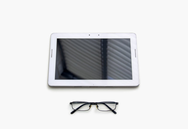 商务人士、平板电脑和眼镜素材图片下载