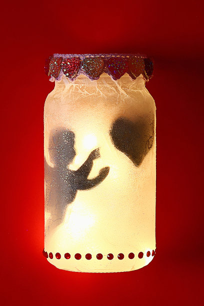 Diy仙女罐在红色的背景。2月14日，情人节，爱。手工制作的。图片下载