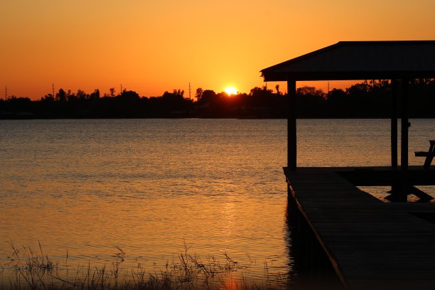 湖上日落图片下载