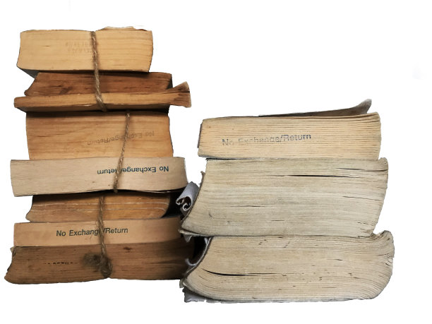 旧书孤立在白色的背景图片下载