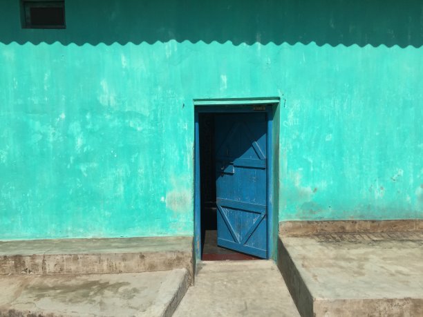 印度一个小村庄的彩色房屋·全球之声图片下载