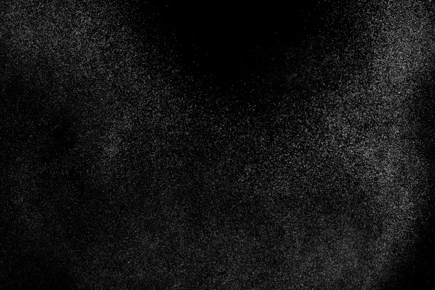 抽象的水溅在黑色的背景上。图片下载