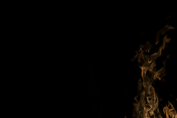 火焰火焰在抽象艺术黑色的背景上，燃烧着的红色炽热的火花从巨大的火焰中升起，火红的橙色发光图片下载