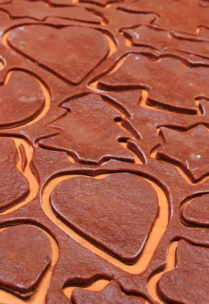 心型、星星型、圣诞树型姜饼面团图片下载