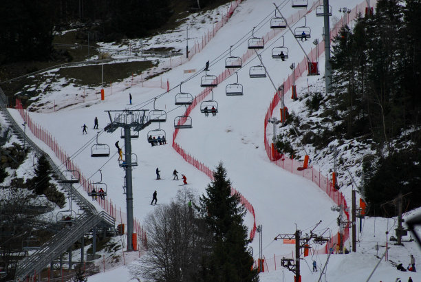 法国夏蒙尼的滑雪道图片下载