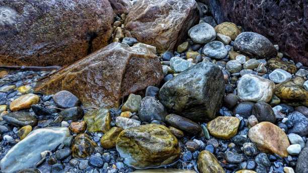 闪亮的鹅卵石图片下载