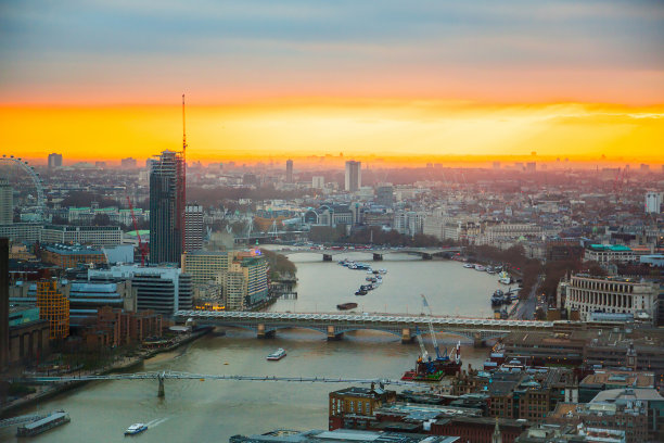 伦敦市日落/日出鸟瞰图图片下载