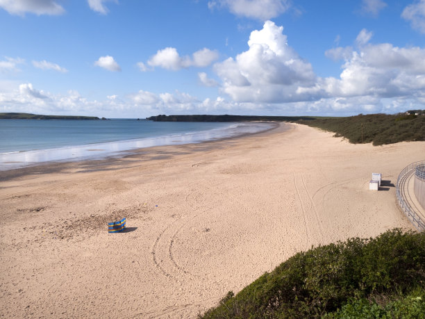 几乎空无一人的坦比南海滩图片下载