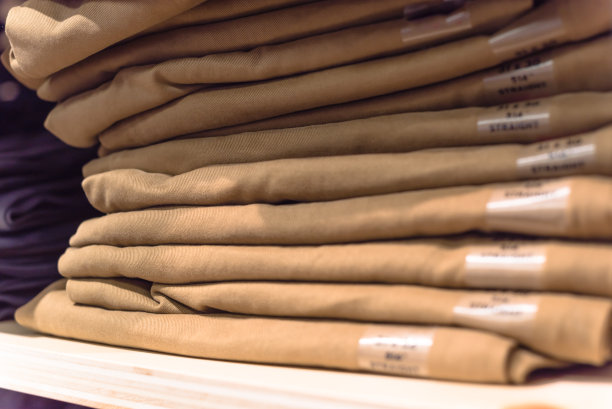 在美国的休闲服装店牛仔裤的微距照片堆栈图片下载