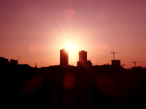 住宅和公寓剪影照片。图片下载