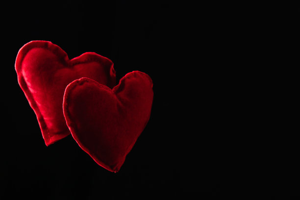 手工制作的心形情人节装饰品图片下载