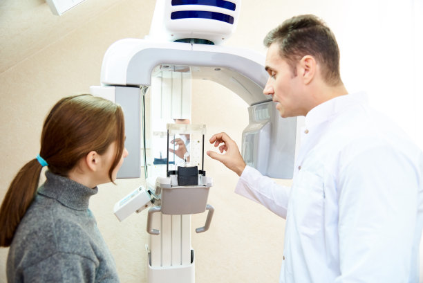 医务室牙科体层摄影，口腔预防和治疗图片下载