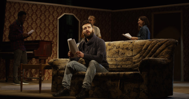 演员在剧院排练的演员图片下载