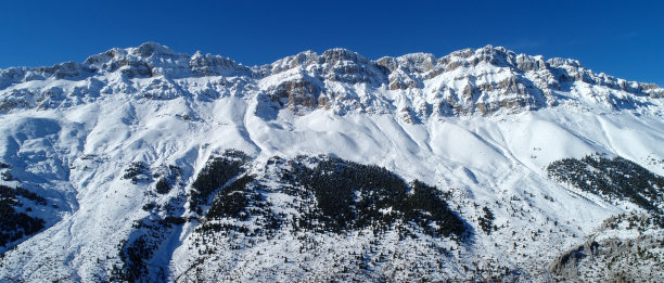 山上的冬季景色图片下载