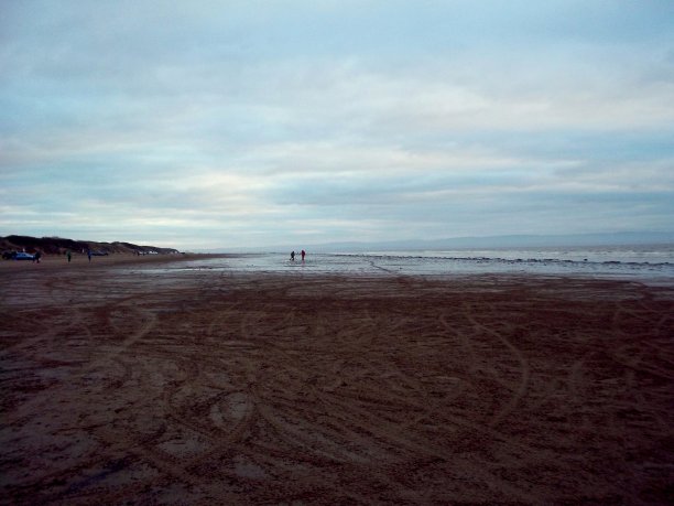 沙滩上有贝罗的痕迹图片下载