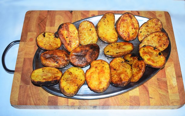 烤箱里的土豆图片下载