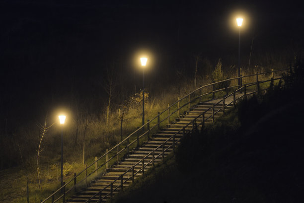 灯柱的公园图片下载