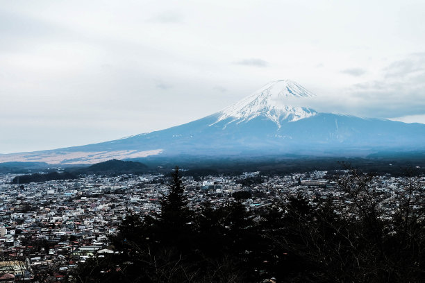 富士山和城市景观图片下载
