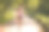 在夏季公园小径上跑步的女性。健康的健身女人在户外慢跑。图片下载