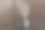 房子钥匙贴在新公寓门m的特写照片图片下载