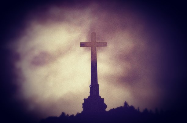 沉重的十字架图片下载