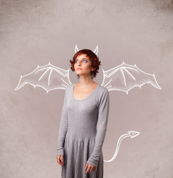 一个长着魔鬼角和翅膀的年轻女孩图片下载