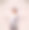 一个长着魔鬼角和翅膀的年轻女孩图片下载